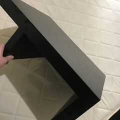 カッシーナ Cassina TAM タム クイーンベッド フレーム& サイドテーブル1つの画像