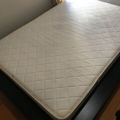 カッシーナ Cassina TAM タム クイーンベッド フレーム& サイドテーブル1つの画像