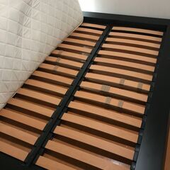 カッシーナ Cassina TAM タム クイーンベッド フレーム& サイドテーブル1つの画像