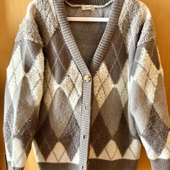 Earth music & ecology バーガンディ柄　カーディガン　グレーの画像