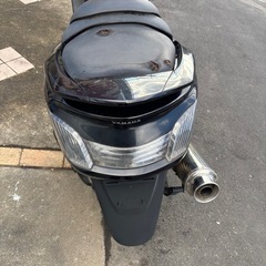 始動動画有り‼️グランドマジェスティ250 【実働車】 ❗️★お買い得車両★  走行距離42047kmﾃﾞｽ　社外マフラーとホイール(アルミ？)付き‼️　低速から中速の加速は抜群‼️ スクーター　バイクの画像