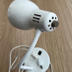 ニトリ　デスクライト　照明の画像