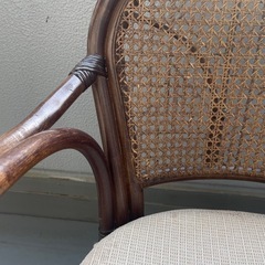 籐の回転椅子の画像