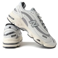 New Balance 1000 ホワイト/グレー スニーカーの画像