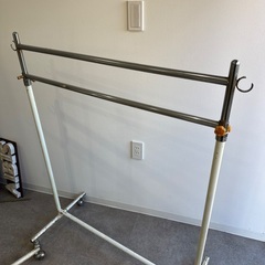 無料　アパレル ラック 高さ調節可能の画像