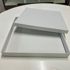 無地の白い化粧箱の画像