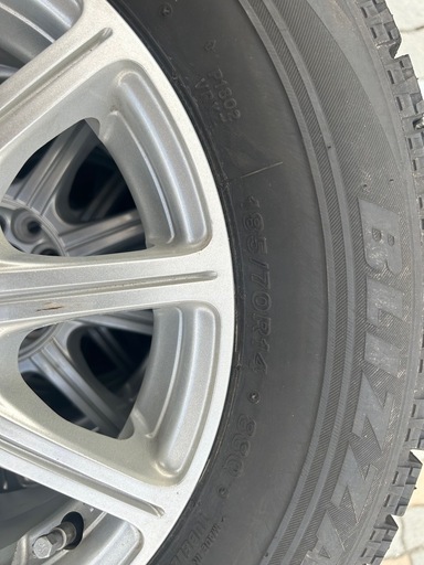 スタットレスタイヤとホイールセット
