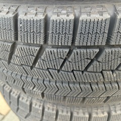 スタットレスタイヤとホイールセットの画像