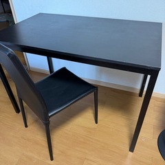 パソコンデスクの画像