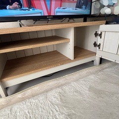 TVとTVボードの画像