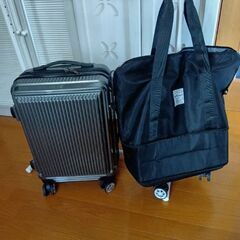 未作用に近い折りたたみキャリーバック＆スーツケースの画像