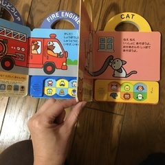 ミキハウス　音の出るおでかけ絵本２冊の画像