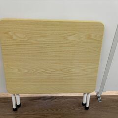 折り畳みミニテーブルの画像