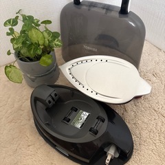 東芝コードレススチームアイロン  La Cooの画像