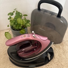 東芝コードレススチームアイロン  La Cooの画像