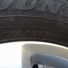 ワーゲンゴルフ用のホイールとスタッドレスタイヤの画像