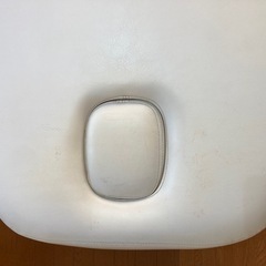 枕付手動昇降マッサージ用ベットの画像