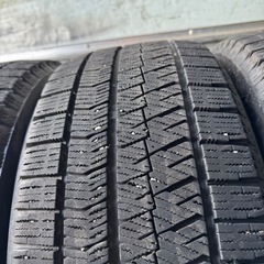 バリ山　 BRIDGESTONE ブリヂストン　ブリジストン　VRX2 215/50R18 スタッドレス　タイヤ　2020年製　18インチの画像