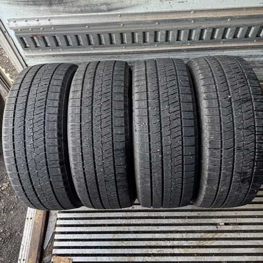 バリ山　 BRIDGESTONE ブリヂストン　ブリジストン　VRX2 215/50R18 スタッドレス　タイヤ　2020年製　18インチ