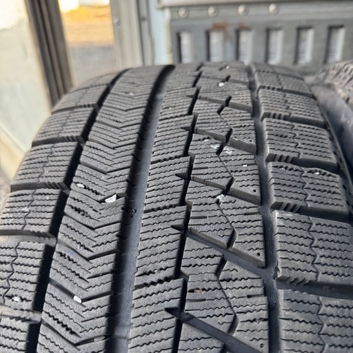バリ山　BRIDGESTONE ブリヂストン ブリジストン　VRX 215/50R17 スタッドレス　タイヤ　2015年製　17インチ