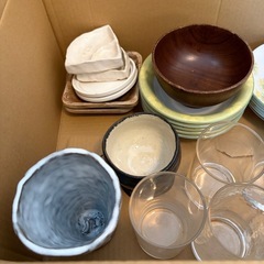 【譲ります】 食器･グラス･タッパーまとめセットの画像