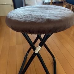 折りたたみ椅子の画像