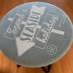 折りたたみ椅子の画像