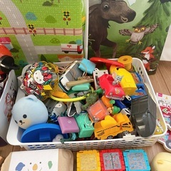 おもちゃ 大量 絵本 細かい おもちゃの画像