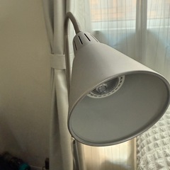 IKEA KVART フロア/読書ランプ ワークランプ シルバー 50120712 スタンド照明　の画像
