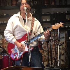 三重県北部中部でブルースハードロック/ファンクロックのカバ…