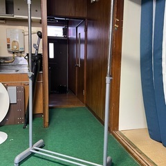 ① ハンガーラックの画像