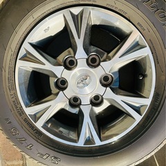 ハイエース　オプションホイールタイヤの画像