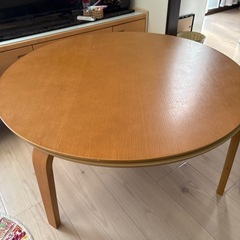 円形こたつテーブルの画像