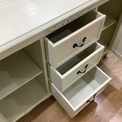 【トレファク ラパーク岸和田店】ロココ調キャビネット　入荷しました。の画像