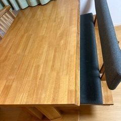 ダイニングテーブルの画像