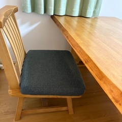 ダイニングテーブルの画像