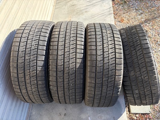 冬タイヤ17インチ ★ 215/55R17 ★ ブリヂストン製スタッドレス ★ PCD114アルミホイール付き ★ 深溝バリ山スタッドレス４本組み ★ 群馬発 ★ 直接引き取り歓迎