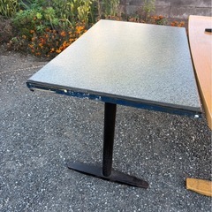 【無料】レストラン使用した中古テーブル6台の画像