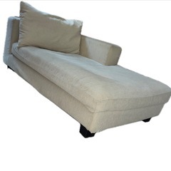 足が伸ばせるヘッドレスト付きソファーの画像