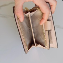 MICHEAL KORS財布の画像