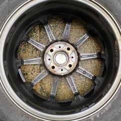 トヨタ　アクア　ブリヂストン　スタッドレス　タイヤ　4本の画像