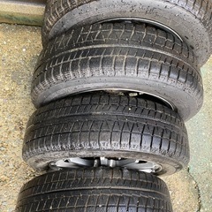 トヨタ　アクア　ブリヂストン　スタッドレス　タイヤ　4本の画像