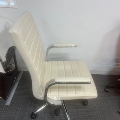 オフィス イス4台あります(単品可)の画像