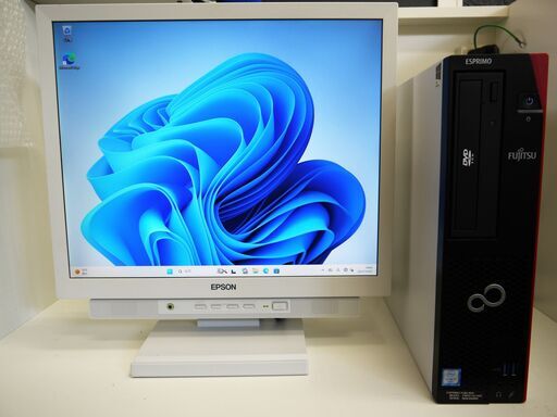 富士通 デスクトップPC【モニター付き】第6世代Corei3 + SSD