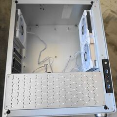 パソコンケースJONSBO U4の画像