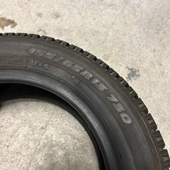 軽の車のタイヤのみの画像