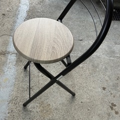 折りたたみイスの画像