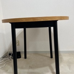 ダイニングテーブル ラウンド（KUUM)の画像