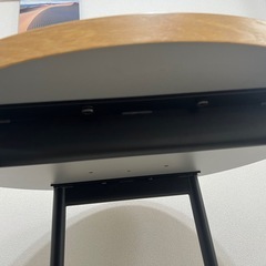 ダイニングテーブル ラウンド（KUUM)の画像