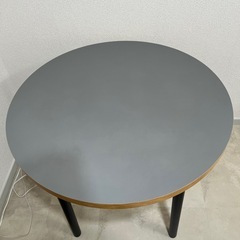 ダイニングテーブル ラウンド（KUUM)の画像